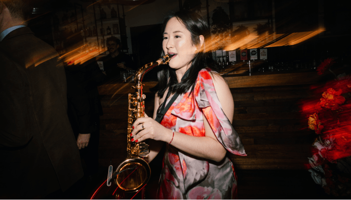 dj sax playing